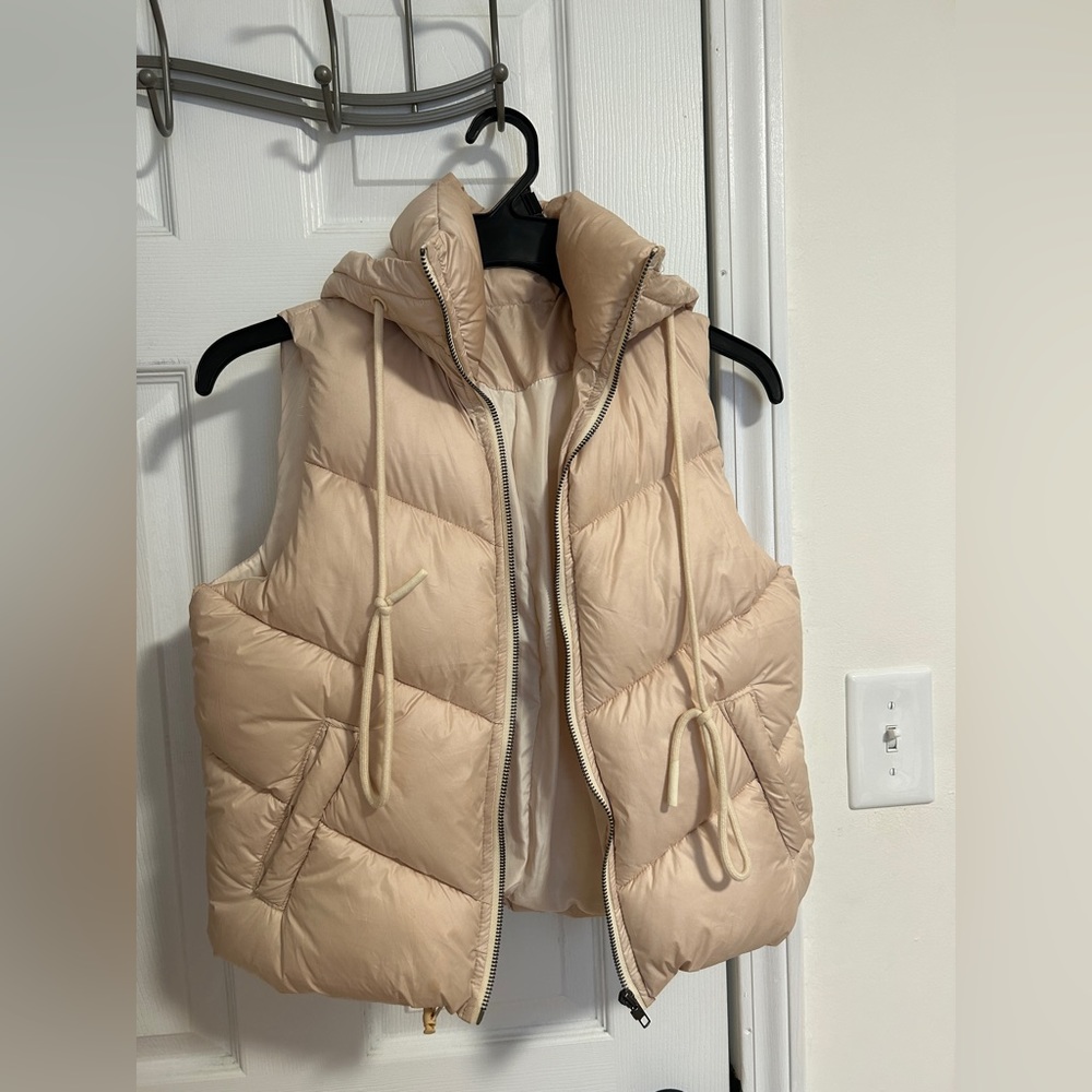 Boutique Cropped Puffer Vest for Women | Hooded Puffer Vest